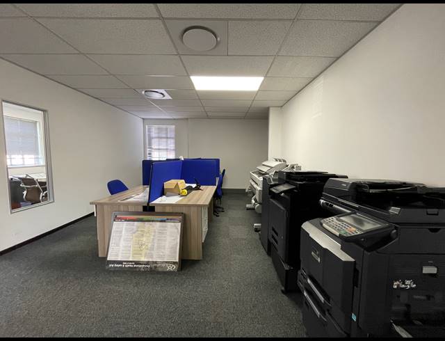 213M² OFFICE TO LET IN BRYANSTON